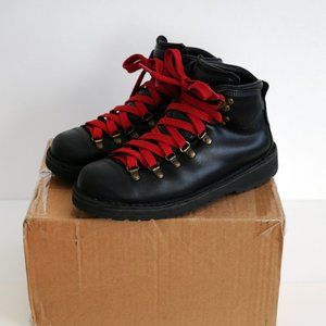 Danner Mountain Pass Black Women's 7.5 Hiking Everyday Boots Goretex Gorpcore